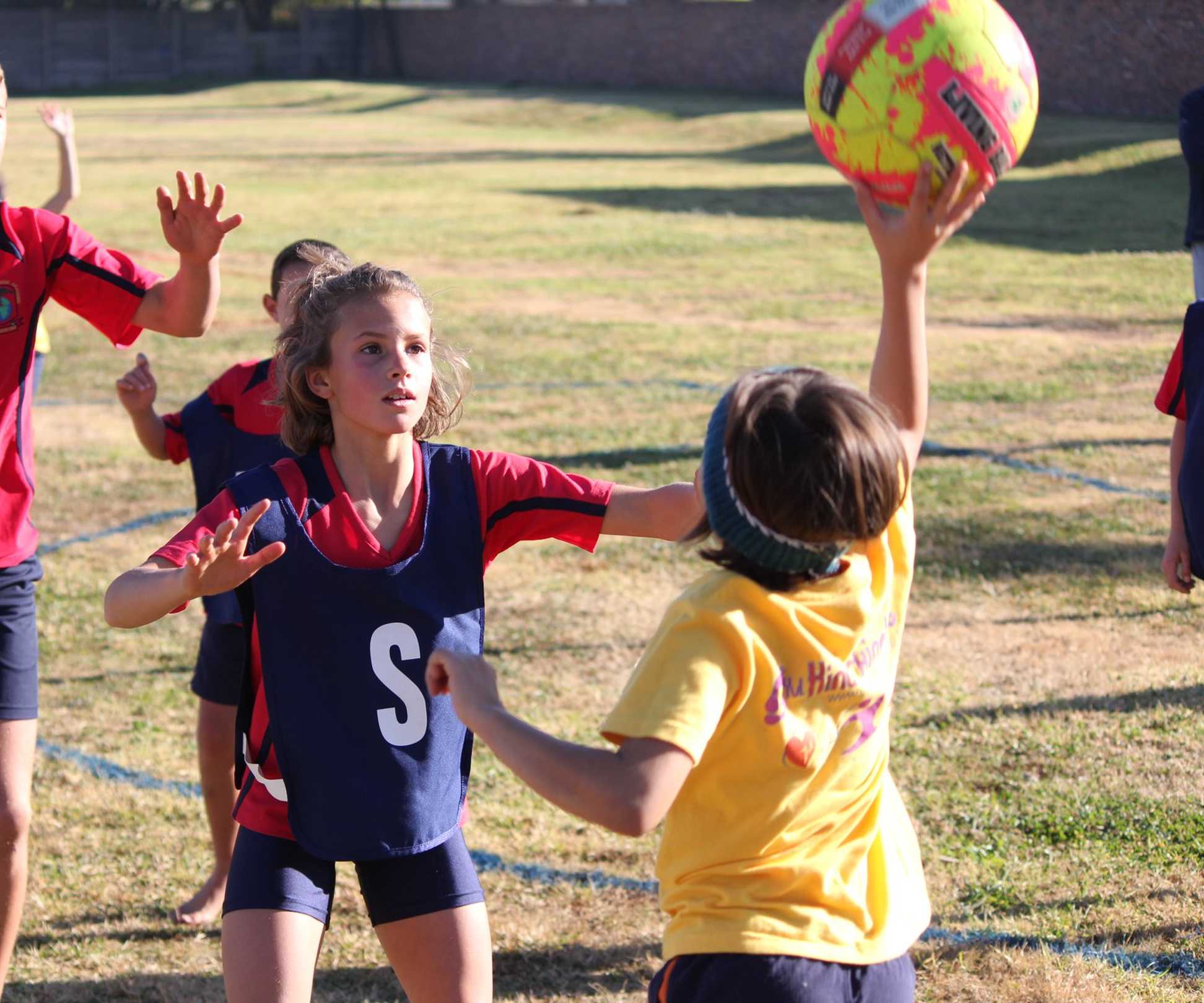 playing-netball